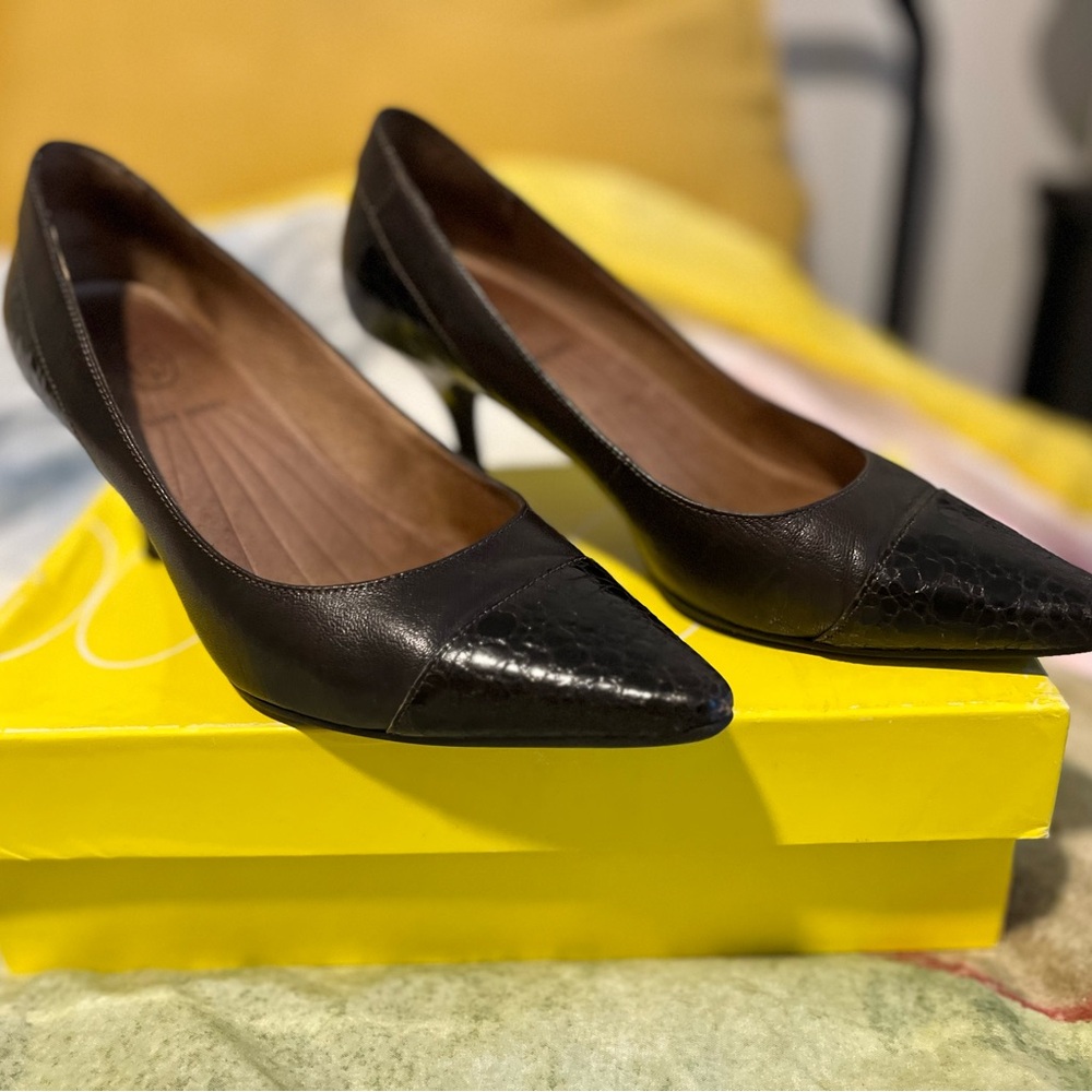 Circa Joan & David “CJ Dayna” heels